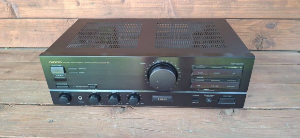 Onkyo A-8630 sztereó integrált erősítő ( hibás)