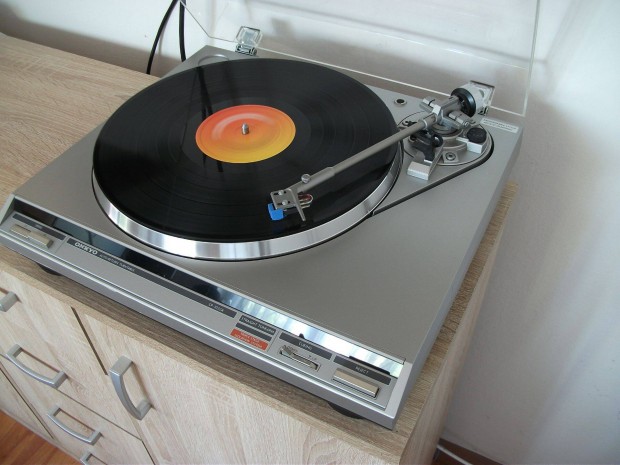 Onkyo CP-1022A bakelit lemezjtsz + 2db maxi vinyl Tina Turner Herman