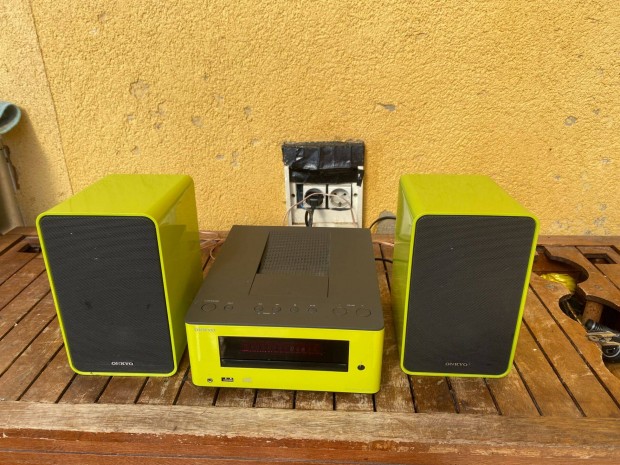 Onkyo CR-255 Mini Hifi USB, CD, Rdi, Iphone Dokkol BT