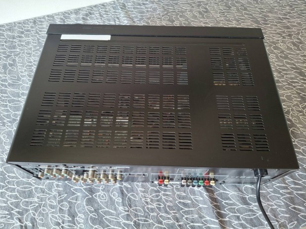 Onkyo HT-R390 5.1 házimozi erősítő.