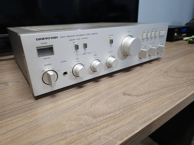 Onkyo Integra A-8015