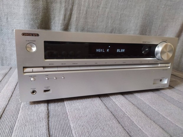 Onkyo TX-NR747 erst hibs llapotban