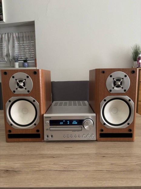 Onkyo hifi kevlár hangszórókkal