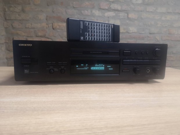 Onkyo minidisc recorder (MD-2511)