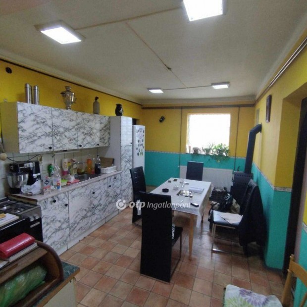 �nodi 131 nm-es h�z elad�