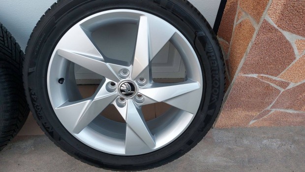 Óóóó Gyári Skoda Scala/volans/ 17alufelni 5x100 négyévszakos gumik