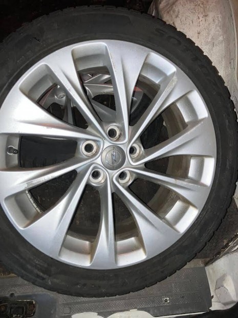 Opel 10 klls csavart alufelni, 17-es, Tpms szenzorral, tligumival