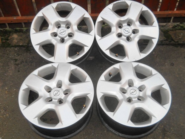 Opel 16" gy�ri lemezfelni+ d�szt�rcsa