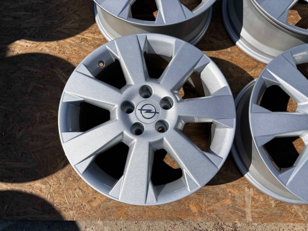 Opel 17" 5x110 gyri alufelni elad 17 coll Astra Zafira Vectra