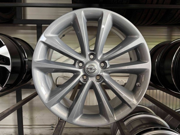 Opel 18" 5x105 gyári alufelni eladó 18 coll Astra Mokka