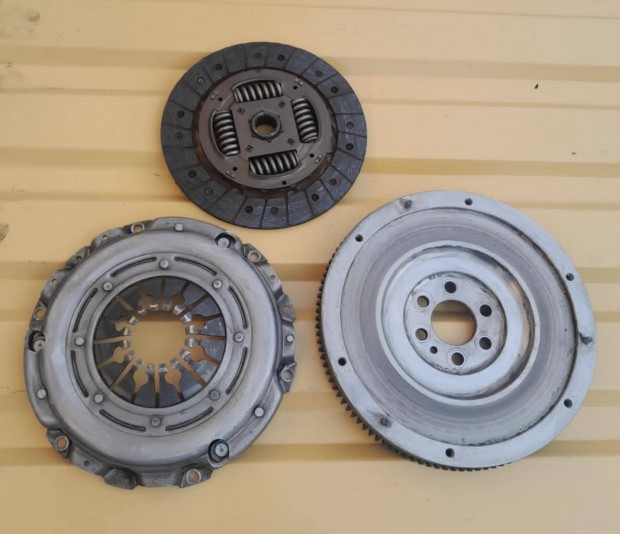 Opel 1.9 CDTi egyt�meg� kuplung szett egyben elad�