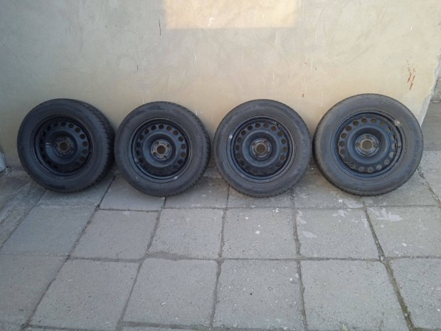 Opel 4x100 15" lemezfelni garnitúra Barum téli gumival