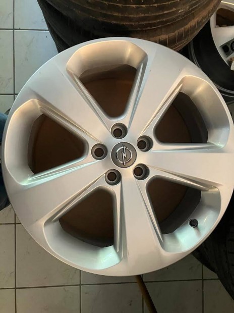 Opel 5 küllős, 5x105 mm, 18-as alufelni Mokka, Astra J, Astra K