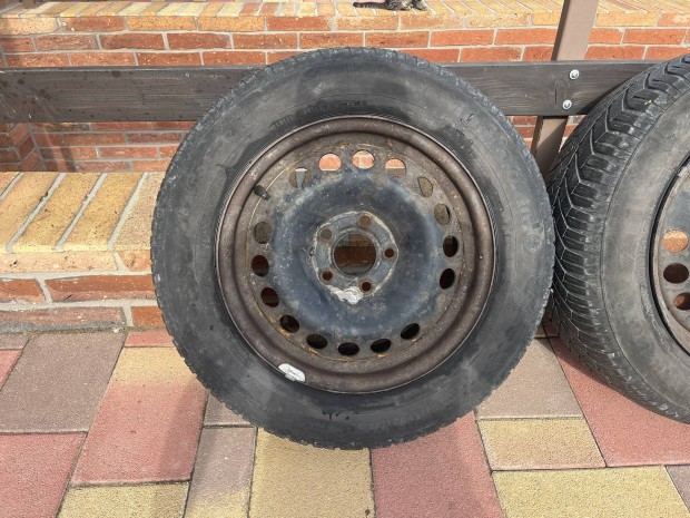 Opel 5x110 R15 lemezfelni tligumikkal!