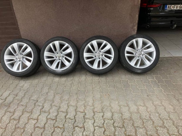 Opel 5x120 mm, t�li gumival, 235/45 R 18 t�ligumival