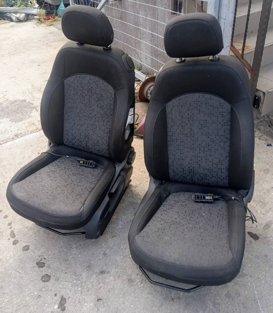 Opel Adam jobb és bal első ülés párban