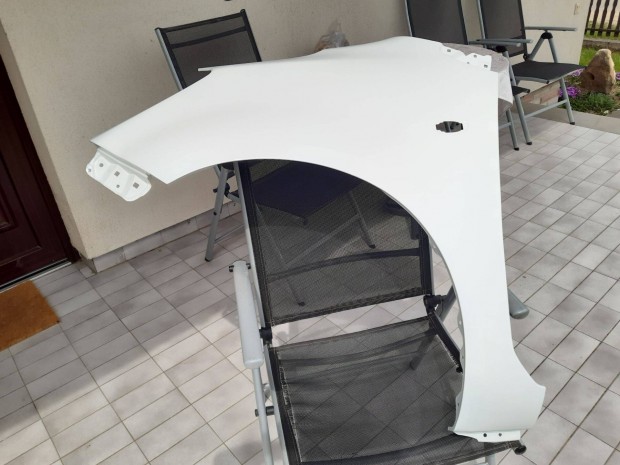 Opel Agila bal s�rv�d�