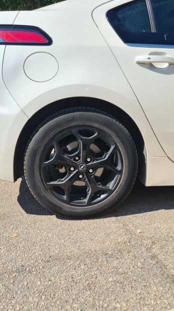 Opel Ampera gyári felnik - feketére szinterezve. Nyári gumikkal