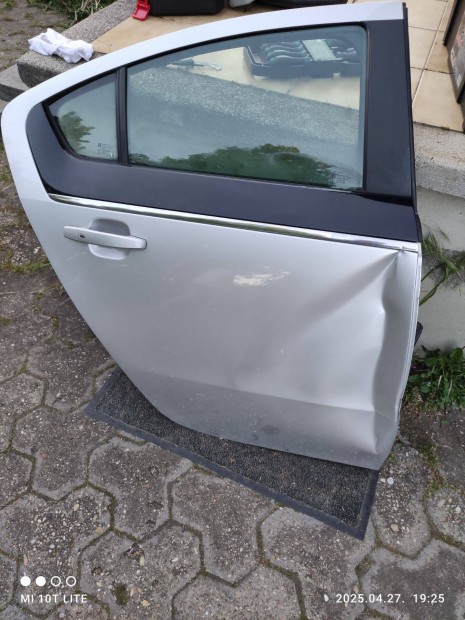 Opel Ampera jobb hátsó ajtó sérült