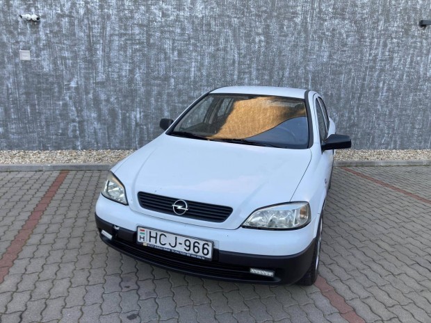 Opel Astra 1.2 16V Club