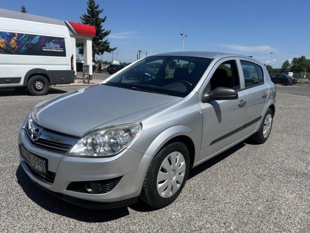 Opel Astra 1.7 CDTI Enjoy 2tulaj.vonóhorog.fris...
