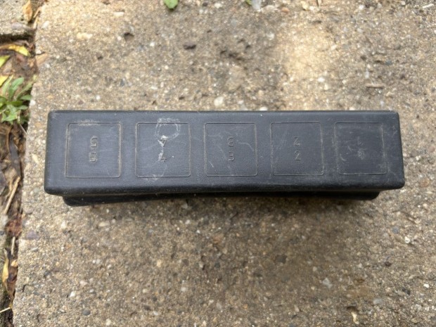 Opel Astra B, Corsa B, Tigra relé doboz burkolat 90450130