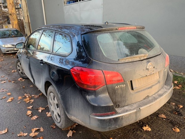 Opel Astra CDTi 9 ves tobb mint egy ves mszakival , motorhibsan 