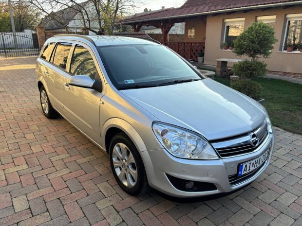 Opel Astra Caravan 1.4 Essentia Klma + ALU - 1...