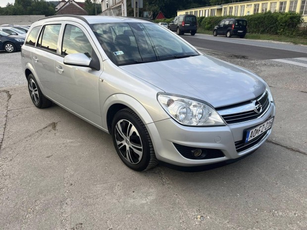 Opel Astra Caravan 1.6 111 Years