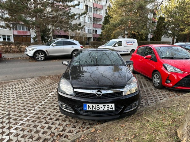 Opel Astra Elad