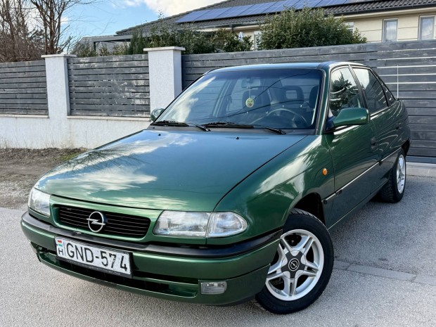 Opel Astra F 1.4 16V Sedan Szervokorm�ny Von�horog 2db Gy�ri Kulcs  