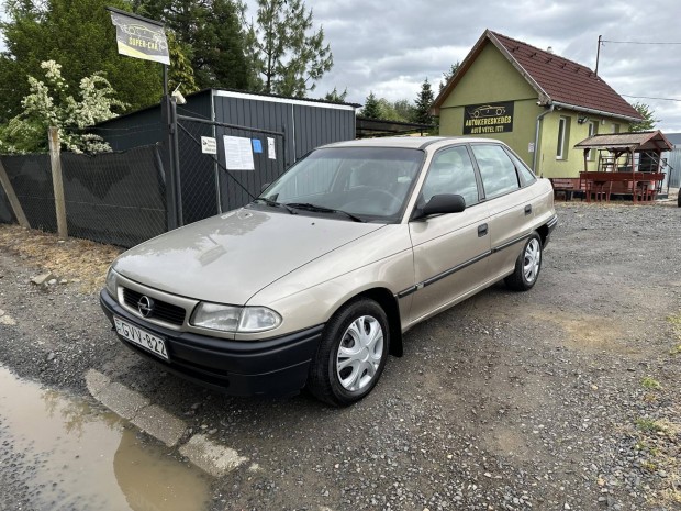 Opel Astra F 1.6 16V Classic Family Plus 167E K...