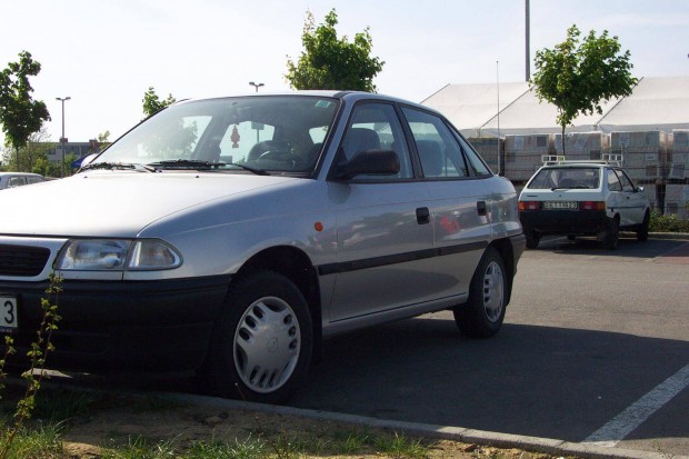 Opel Astra F Ajtvd Dszlc Oldalcsk