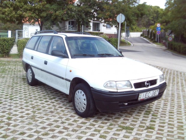 Opel Astra F Caravan 1.6 Classic Family J moto...