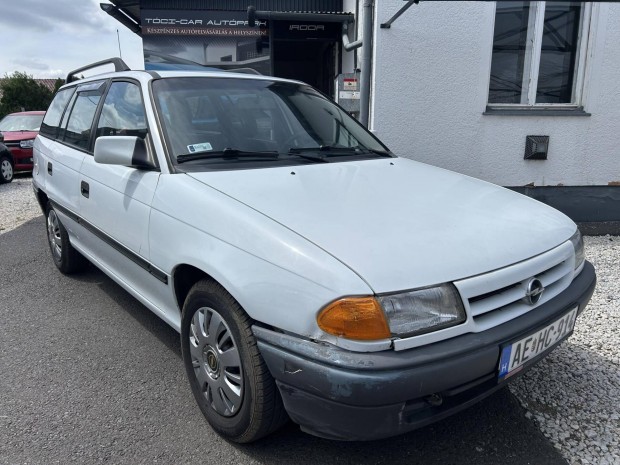 Opel Astra F Caravan 1.6 GL Club Szervókormány!...