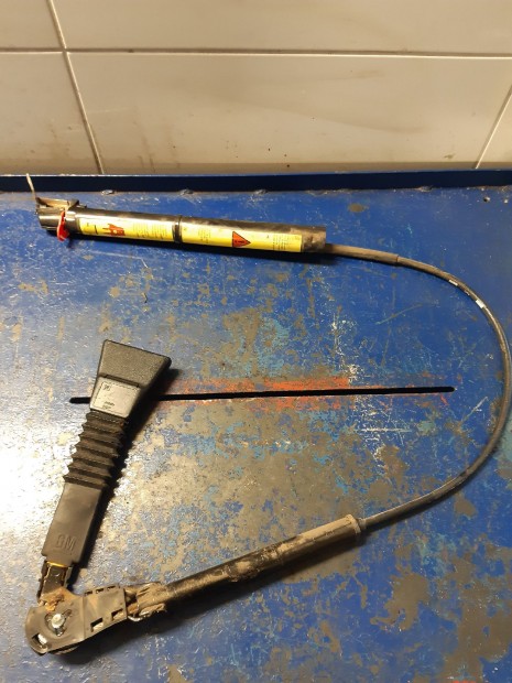 Opel Astra F Jobb Els� Biztons�gi �v Csatlakoz�