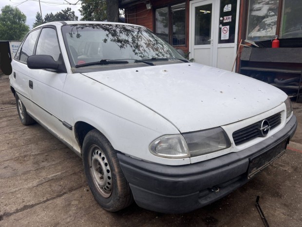 Opel Astra F (1996) 1.4i C14NZ Alkatrészek #M2562