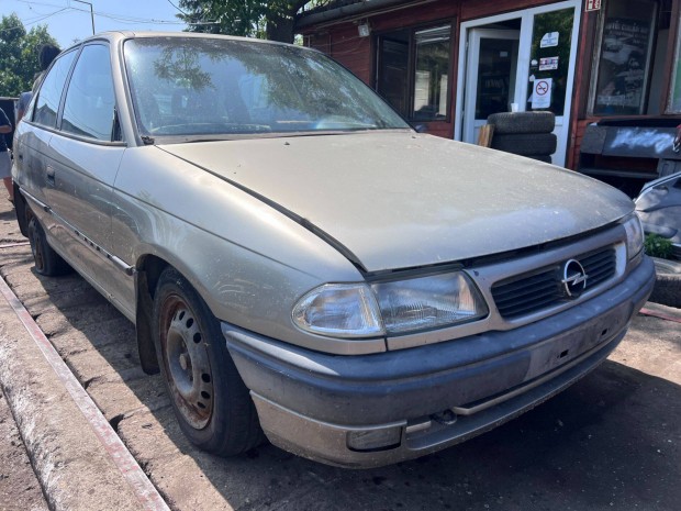 Opel Astra F (1996) 1.4i X14XE Alkatrészek #M2717