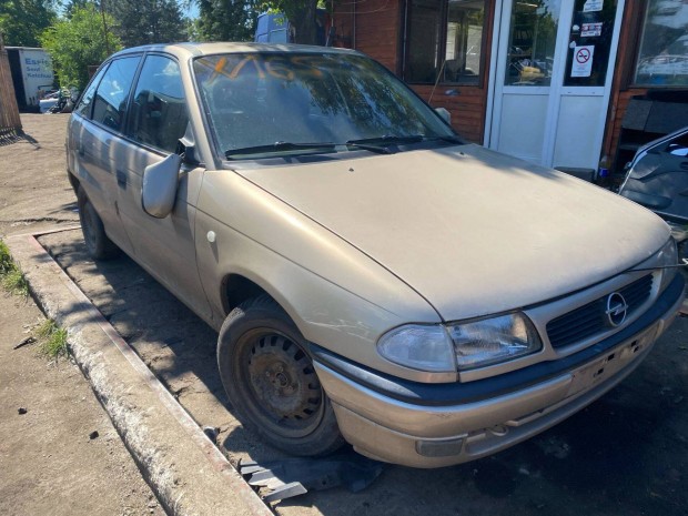 Opel Astra F (1997) 1.6i X16SZ Alkatrészek #M2677