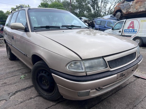 Opel Astra F (1997) 1.6i X16SZ Alkatrészek #M2856