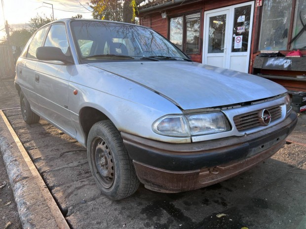 Opel Astra F (1999) 1.4i X14NZ Alkatrészek #M3265