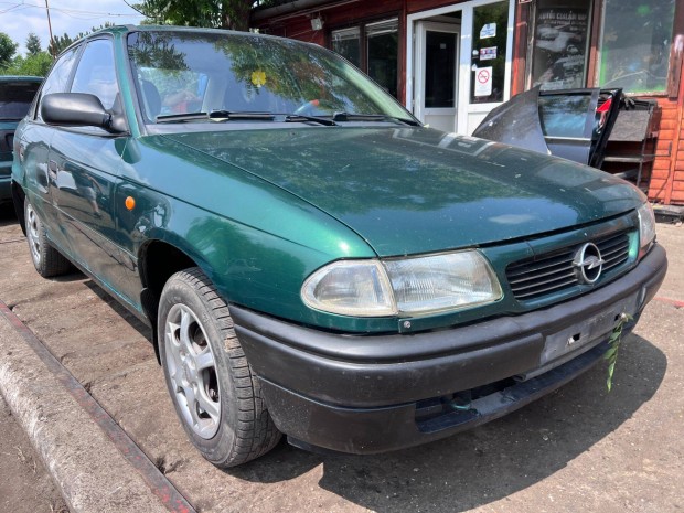 Opel Astra F (2000) 1.6i X16SZR Alkatrészek #M2728
