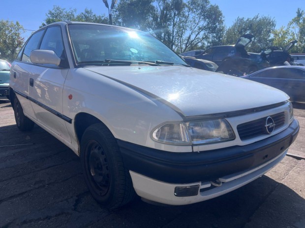 Opel Astra F (2000) 1.6i X16SZR Alkatrészek #M2972