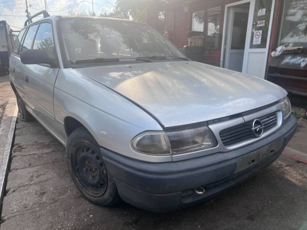 Opel Astra F (2000) 1.6i X16SZR Alkatrszek #M3086