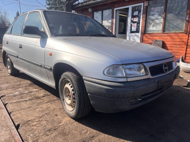 Opel Astra F (2002) 1.4i X14NZ Alkatrszek #M2318