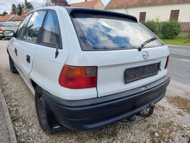 Opel Astra F csomagtrajt