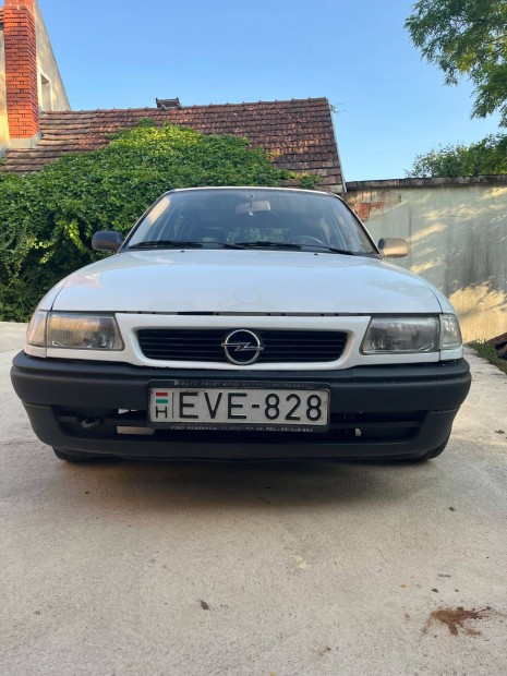Opel Astra F elad