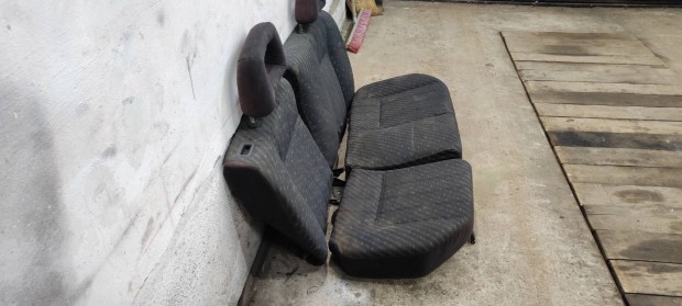 Opel Astra F hátsó ülés sor fejtámlával kompletten