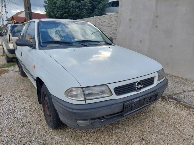 Opel Astra F motorhztet