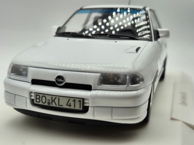 Opel Astra GSi (1991) - Norev - 1:18 - fehér